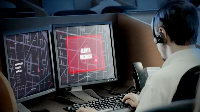 aplicación MyVerisure en el teléfono de una chica